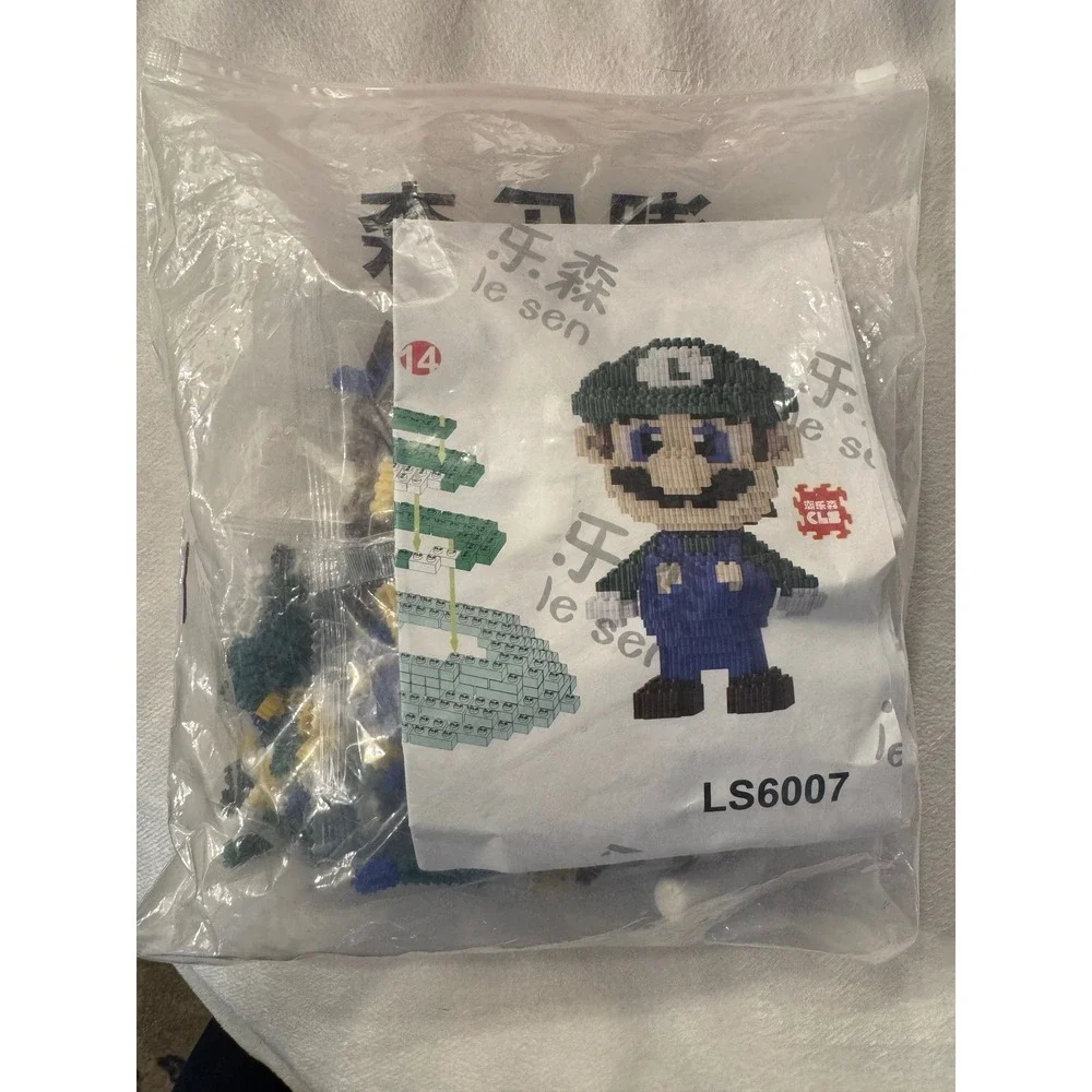 Building Block Luigi Figure‎ 4550 Pcs 8.5 Inch Tall Nintendo Mario Brother Toy